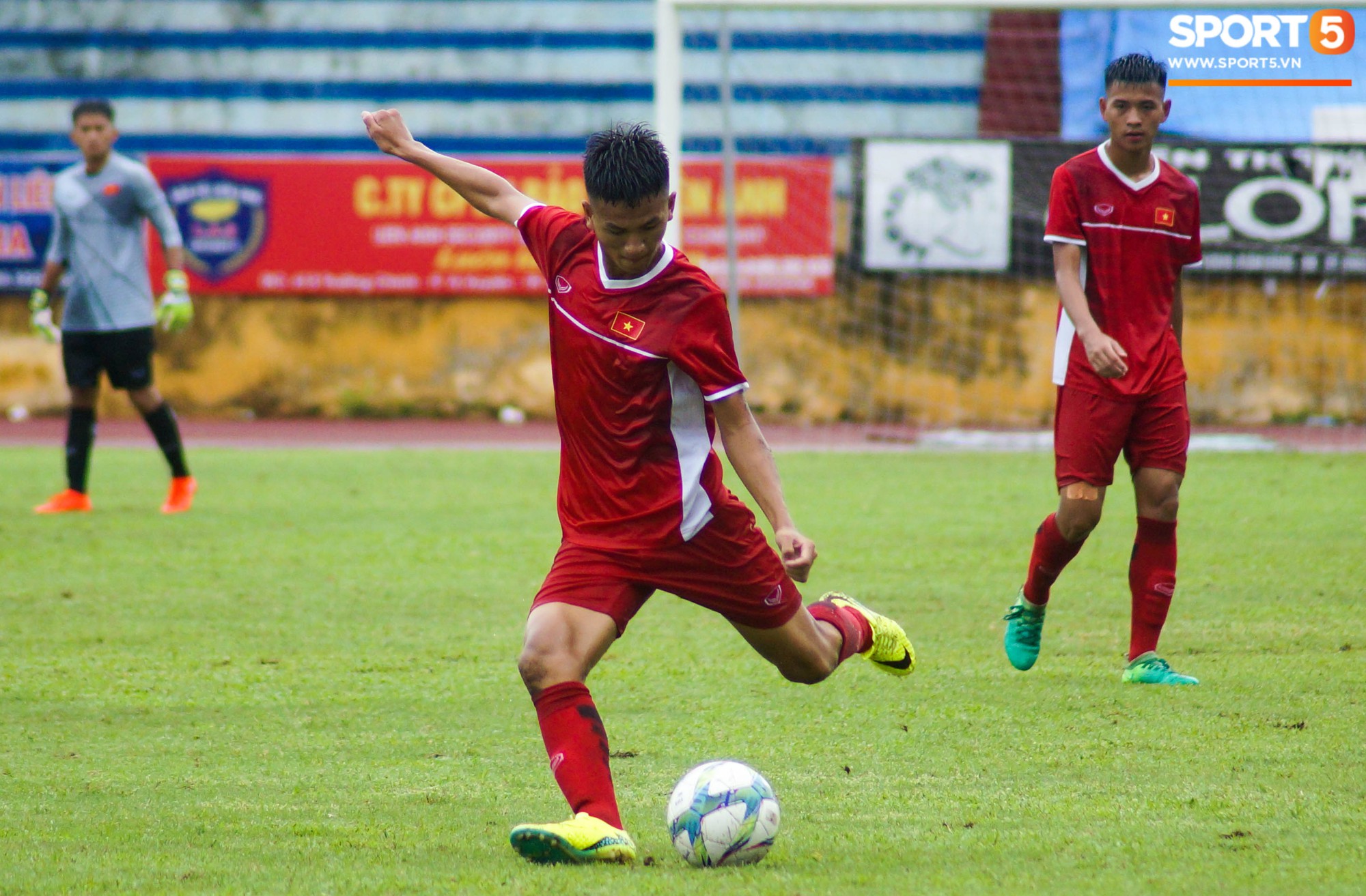 U16 Việt Nam cầm hoà đàn anh U19 1-1 dưới trời mưa tại Nam Định - Ảnh 4.
