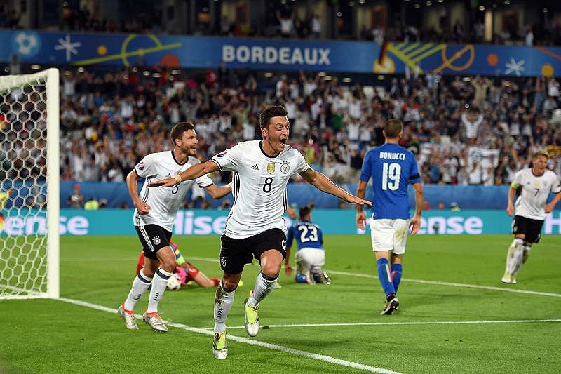 Những cột mốc đáng nhớ trong màu áo tuyển Đức của tiền vệ Mesut Oezil - Ảnh 8.