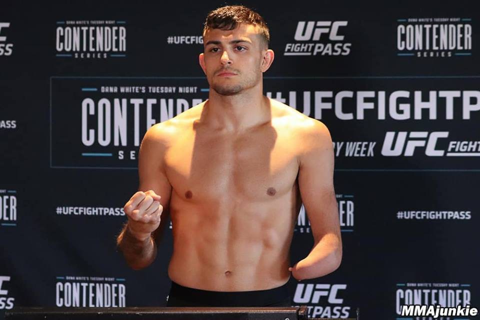 Võ sĩ cụt tay Nick Newell và một bước cách ngưỡng cửa thiên đường - Ảnh 4.