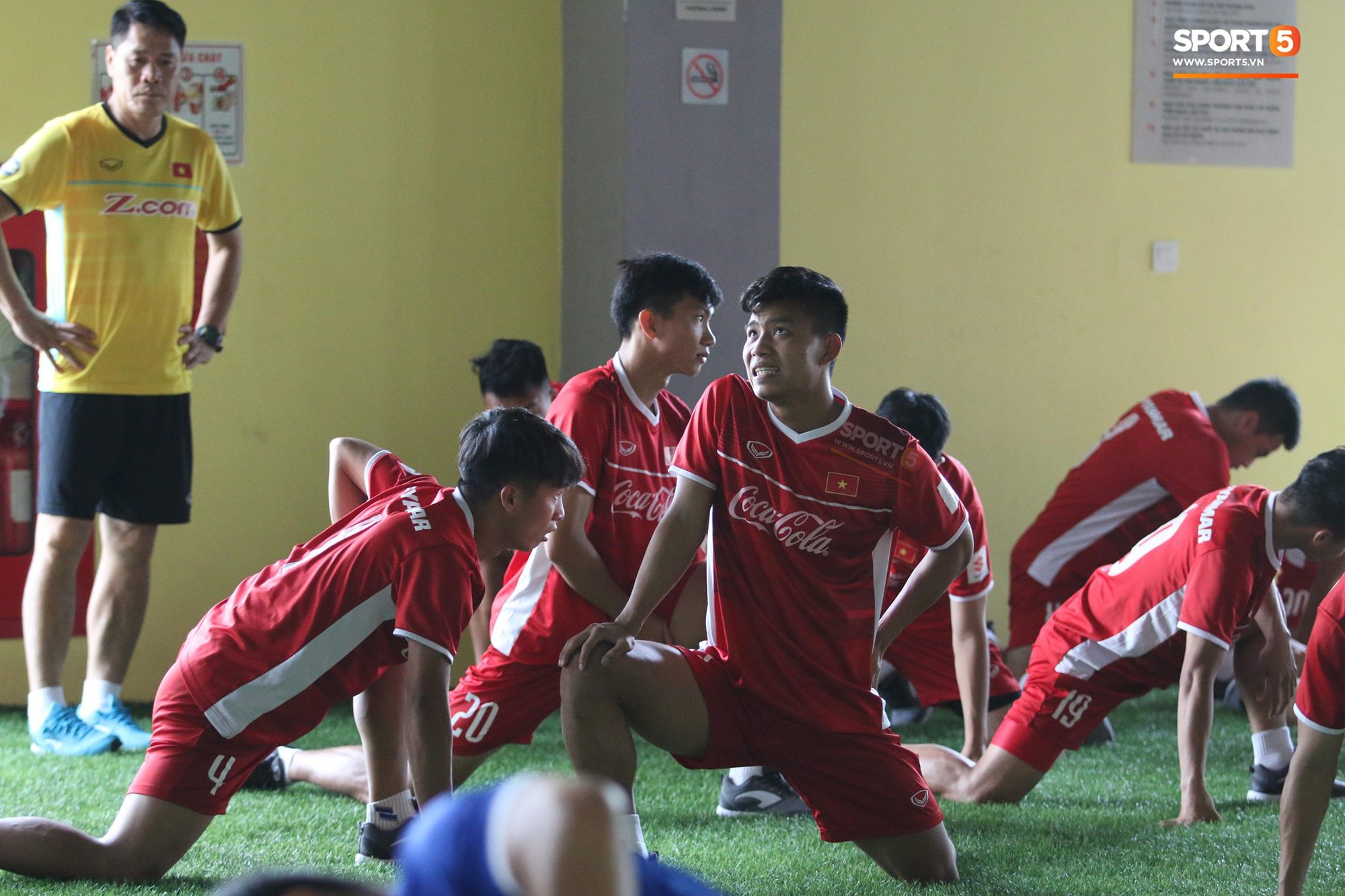 U23 Việt Nam nhồi thể lực tại phòng gym hiện đại của PVF  - Ảnh 4.