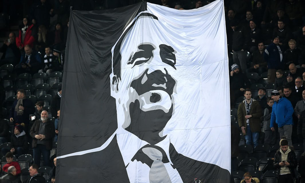 Rafael Benitez, các fans, chủ tịch Mike Ashley và câu chuyện về cuộc khủng hoảng tại Newcastle - Ảnh 3.
