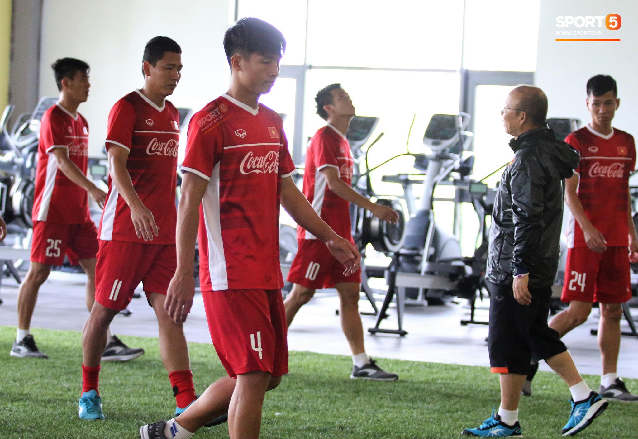 U23 Việt Nam nhồi thể lực tại phòng gym hiện đại của PVF  - Ảnh 7.