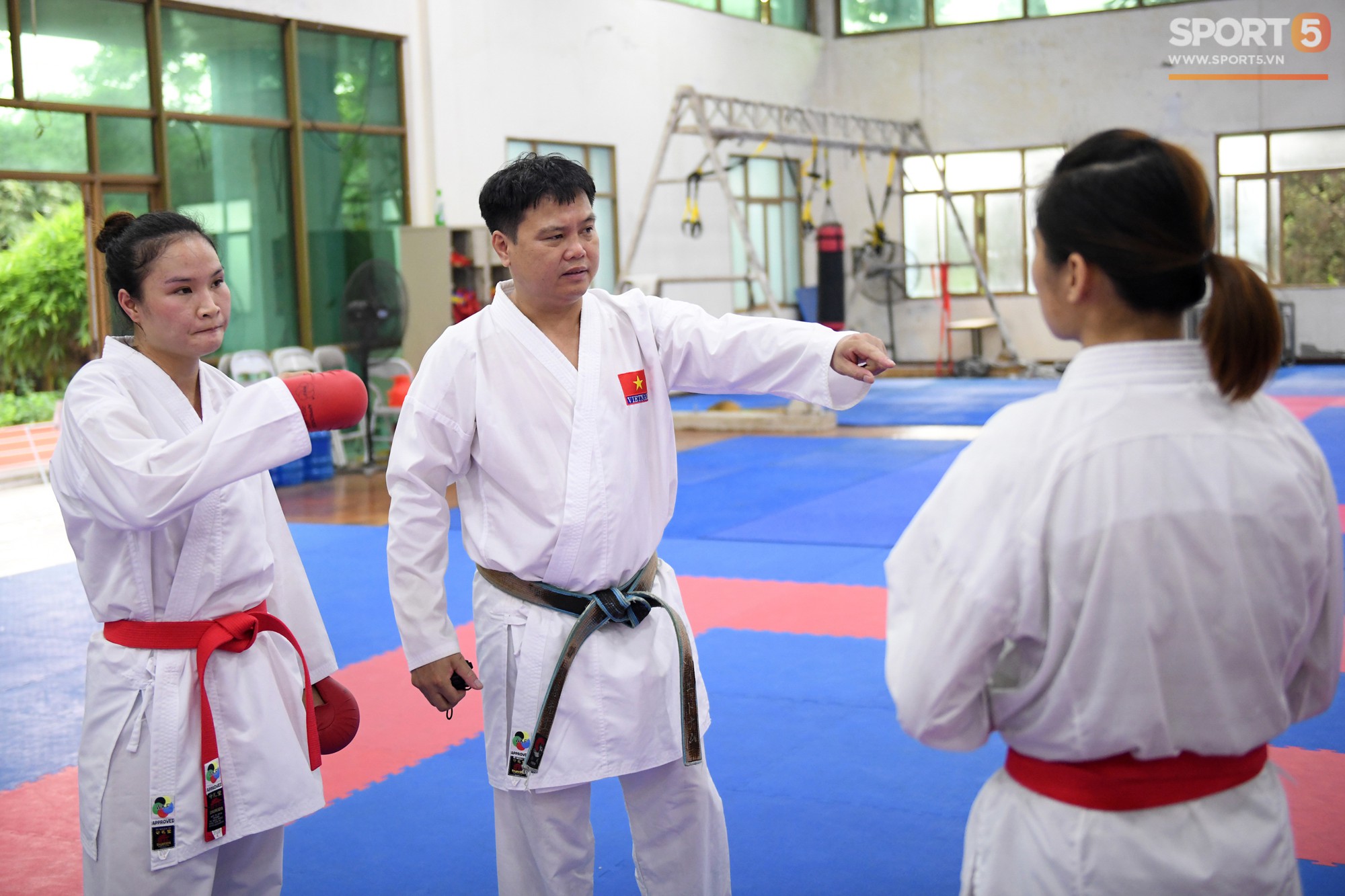 Các nữ võ sĩ Karate Việt Nam miệt mài tập luyện, sẵn sàng tranh tài tại Asiad 2018 - Ảnh 2.