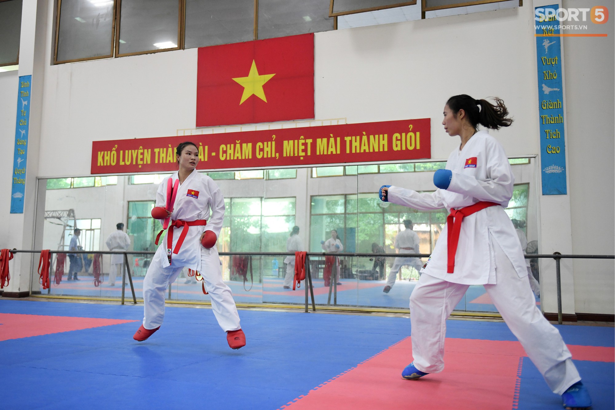 Các nữ võ sĩ Karate Việt Nam miệt mài tập luyện, sẵn sàng tranh tài tại Asiad 2018 - Ảnh 3.