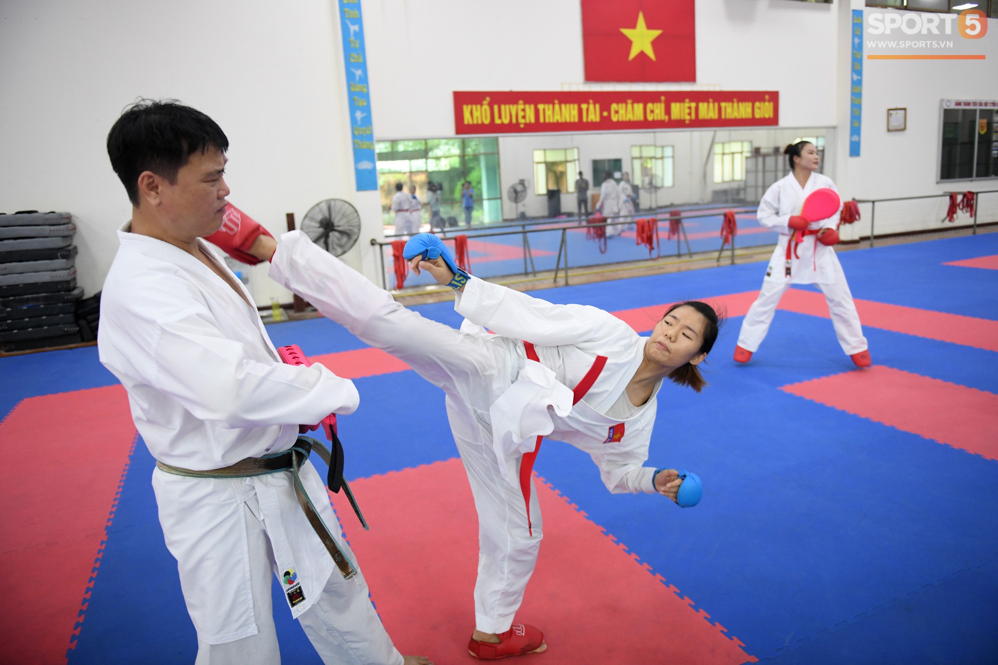 Các nữ võ sĩ Karate Việt Nam miệt mài tập luyện, sẵn sàng tranh tài tại Asiad 2018 - Ảnh 6.