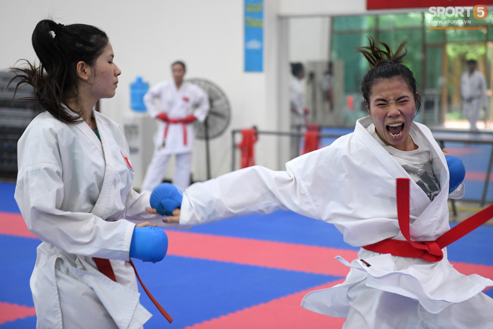 Các nữ võ sĩ Karate Việt Nam miệt mài tập luyện, sẵn sàng tranh tài tại Asiad 2018 - Ảnh 8.