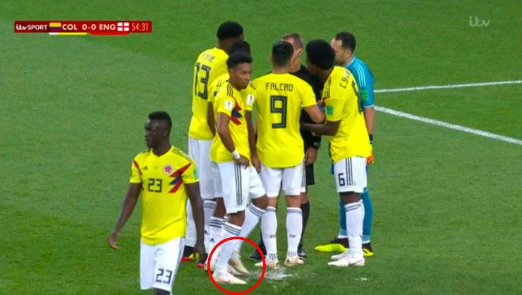 Những tình huống chơi xấu của cầu thủ Colombia với tuyển Anh - Ảnh 1.