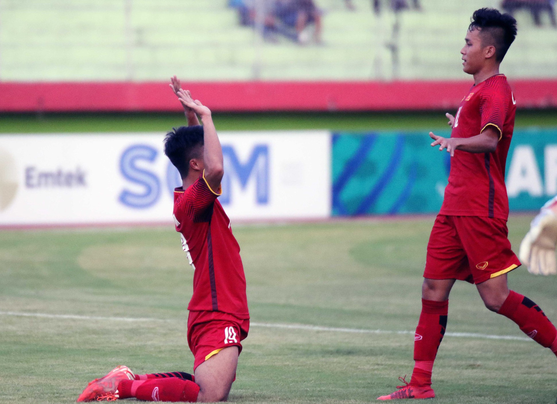 Thủ môn xuất sắc đẩy penalty, U19 Việt Nam vượt Thái Lan ở bảng xếp hạng AFF U19  - Ảnh 7.