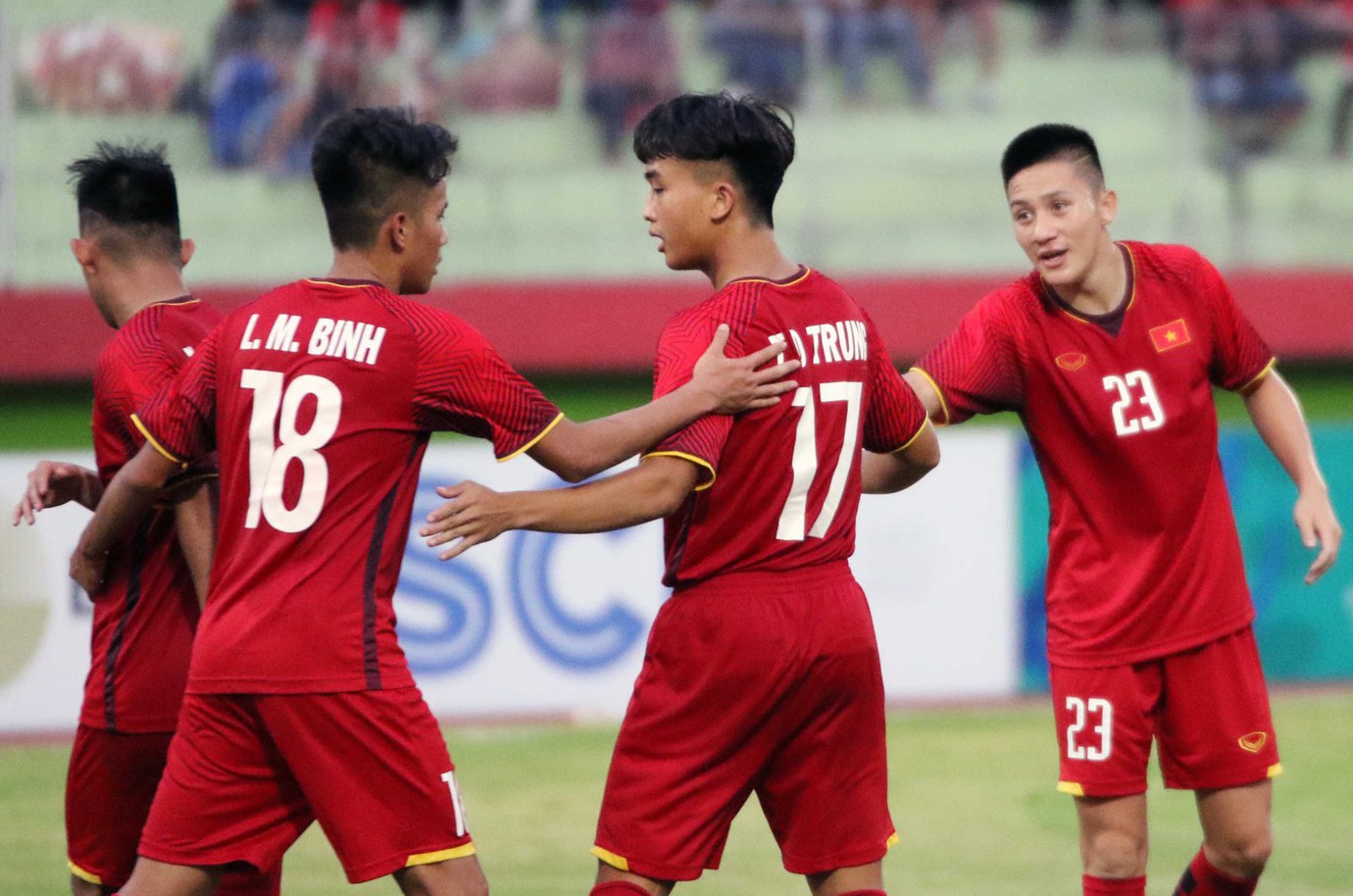 Thủ môn xuất sắc đẩy penalty, U19 Việt Nam vượt Thái Lan ở bảng xếp hạng AFF U19  - Ảnh 8.