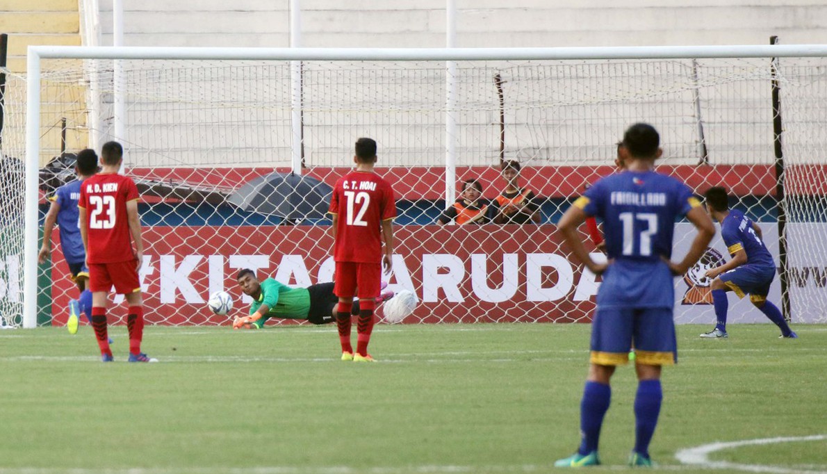 Thủ môn xuất sắc đẩy penalty, U19 Việt Nam vượt Thái Lan ở bảng xếp hạng AFF U19  - Ảnh 3.