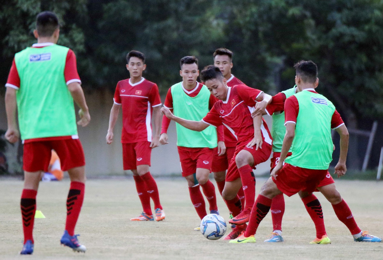 U19 Việt Nam quyết tìm chiến thắng đầu tay trước Philippines - Ảnh 4.