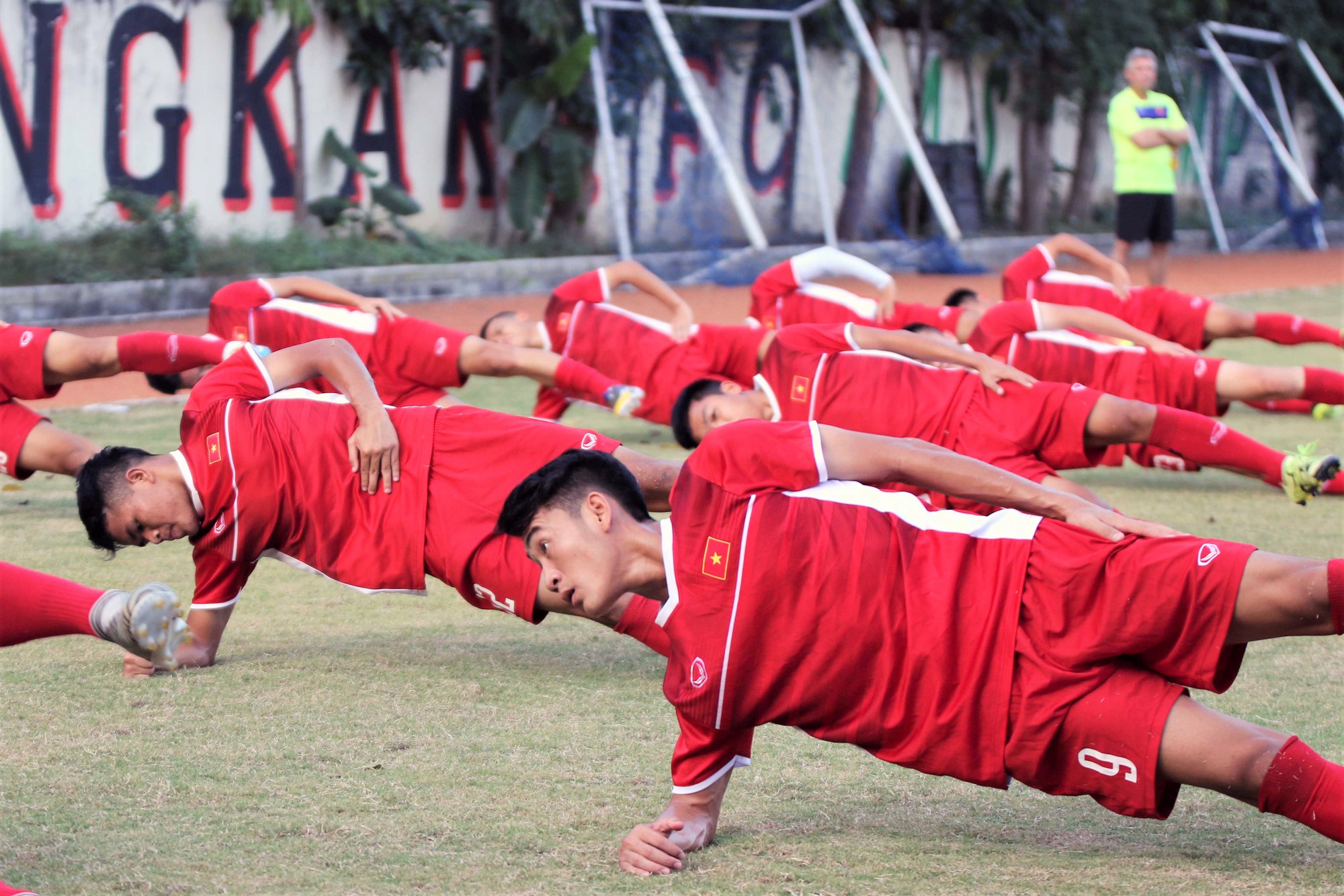U19 Việt Nam tích cực tập sút trước trận gặp U19 Lào - Ảnh 3.