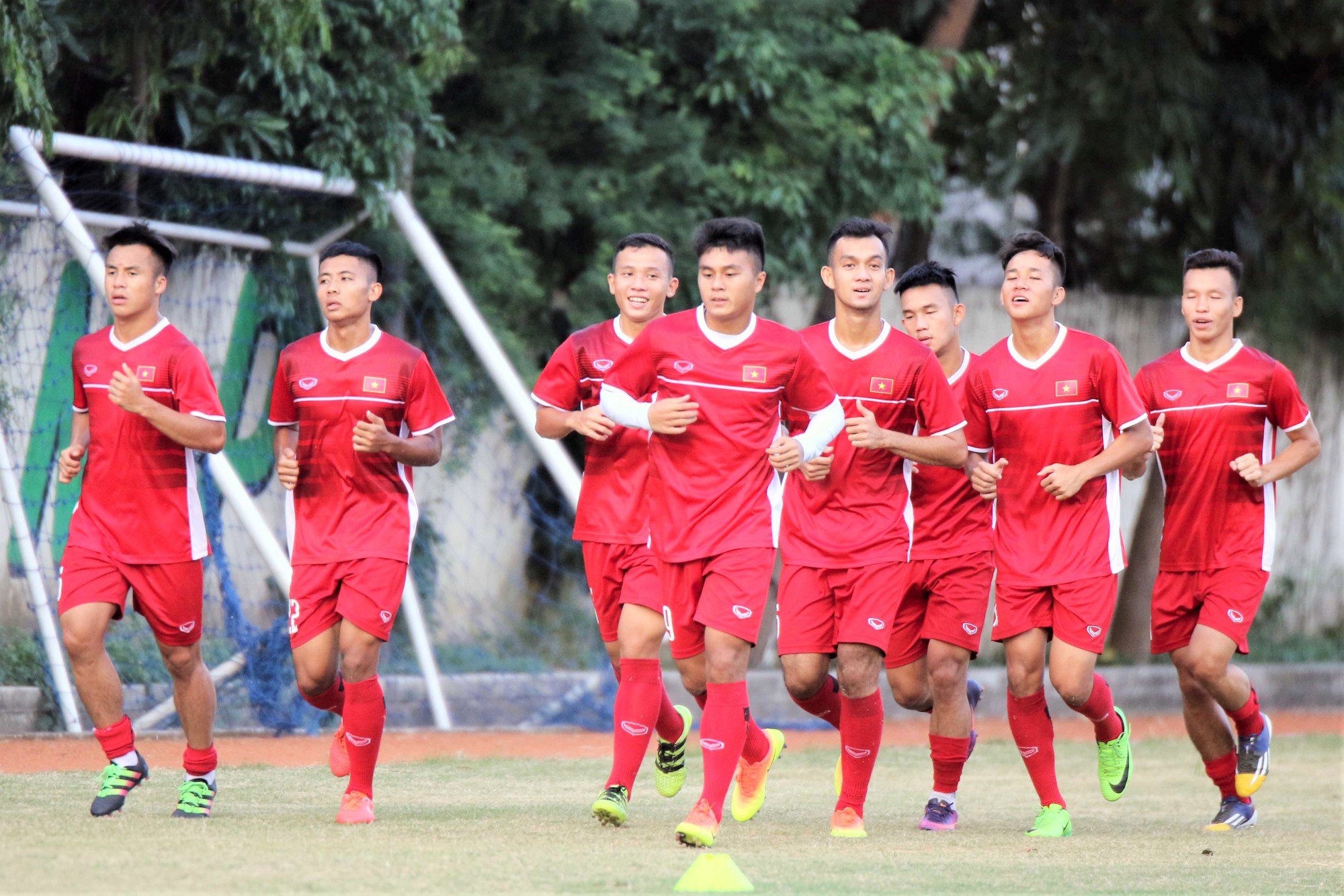U19 Việt Nam tích cực tập sút trước trận gặp U19 Lào - Ảnh 4.