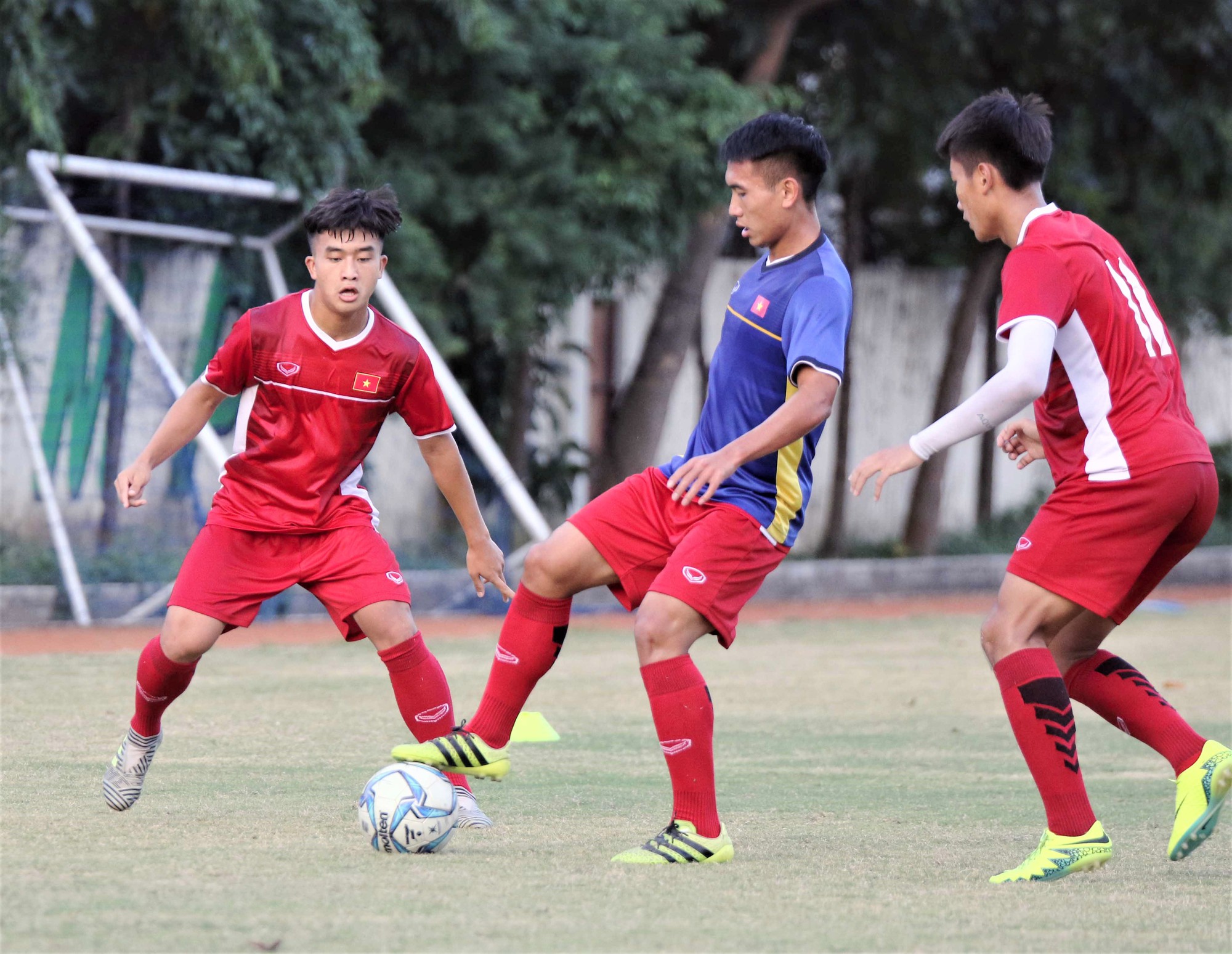 U19 Việt Nam tích cực tập sút trước trận gặp U19 Lào - Ảnh 5.
