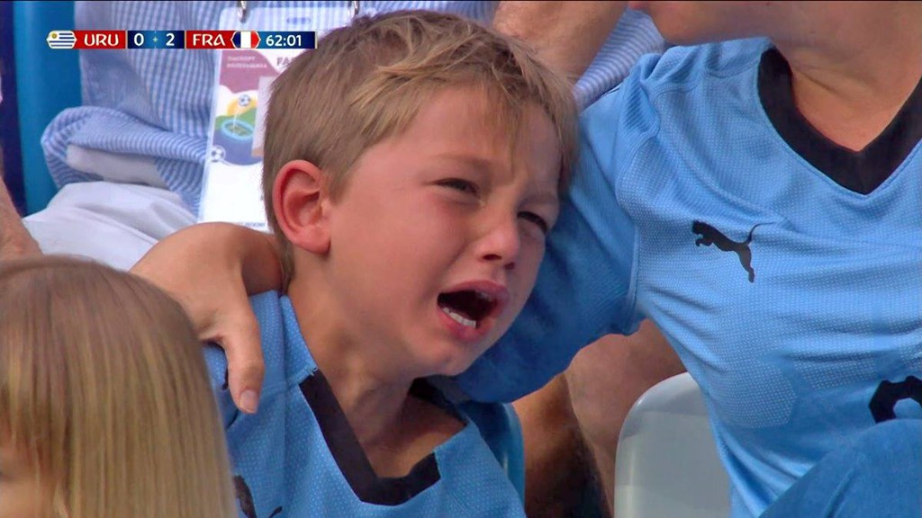 Trung vệ Uruguay bật khóc tuyệt vọng ngay khi trận đấu đang diễn ra - Ảnh 5.