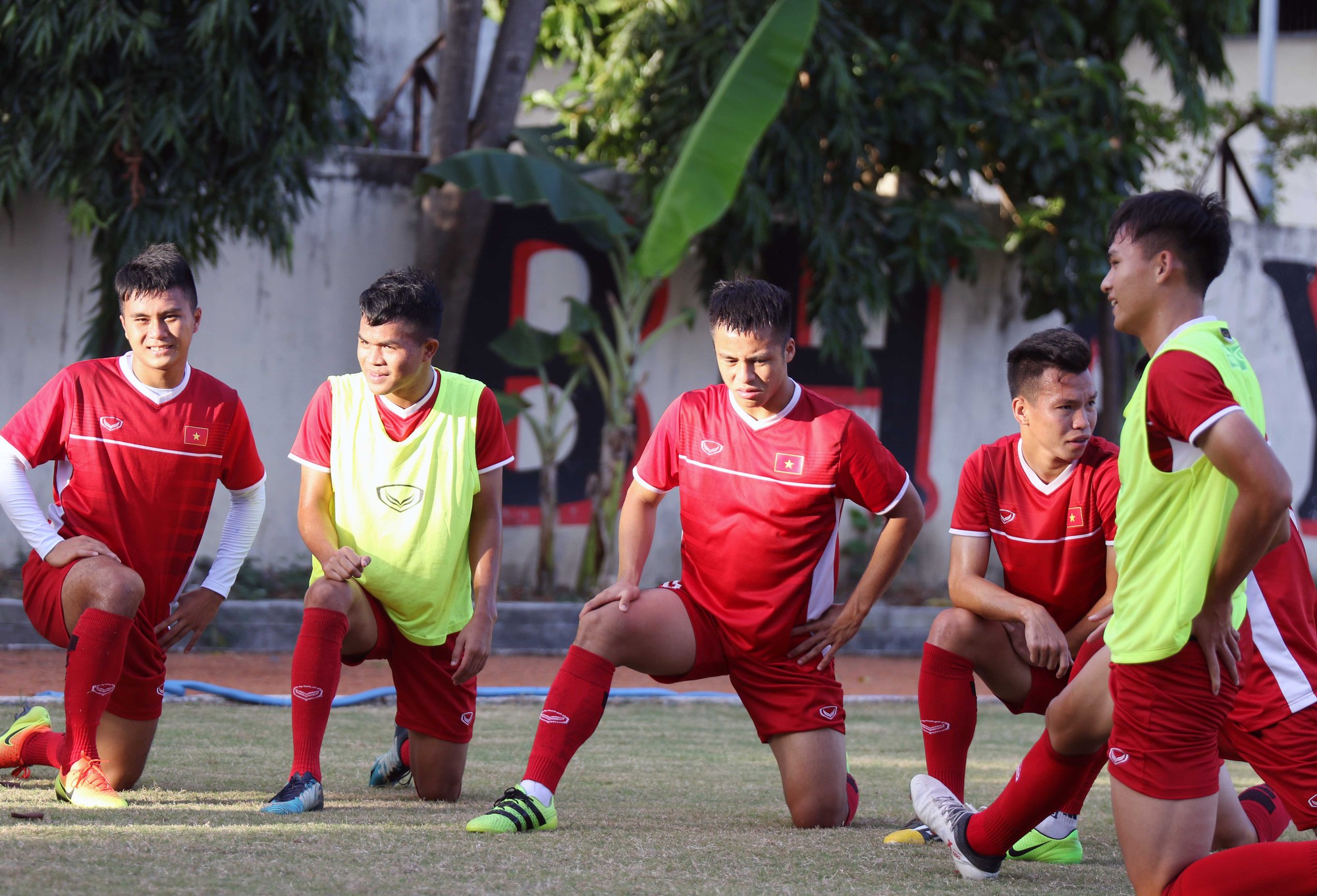 U19 Việt Nam hứng khởi, tập trung cao độ cho trận đấu với U19 Indonesia - Ảnh 3.