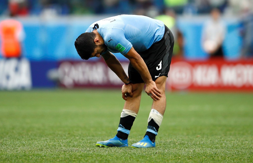 Trung vệ Uruguay bật khóc tuyệt vọng ngay khi trận đấu đang diễn ra - Ảnh 7.