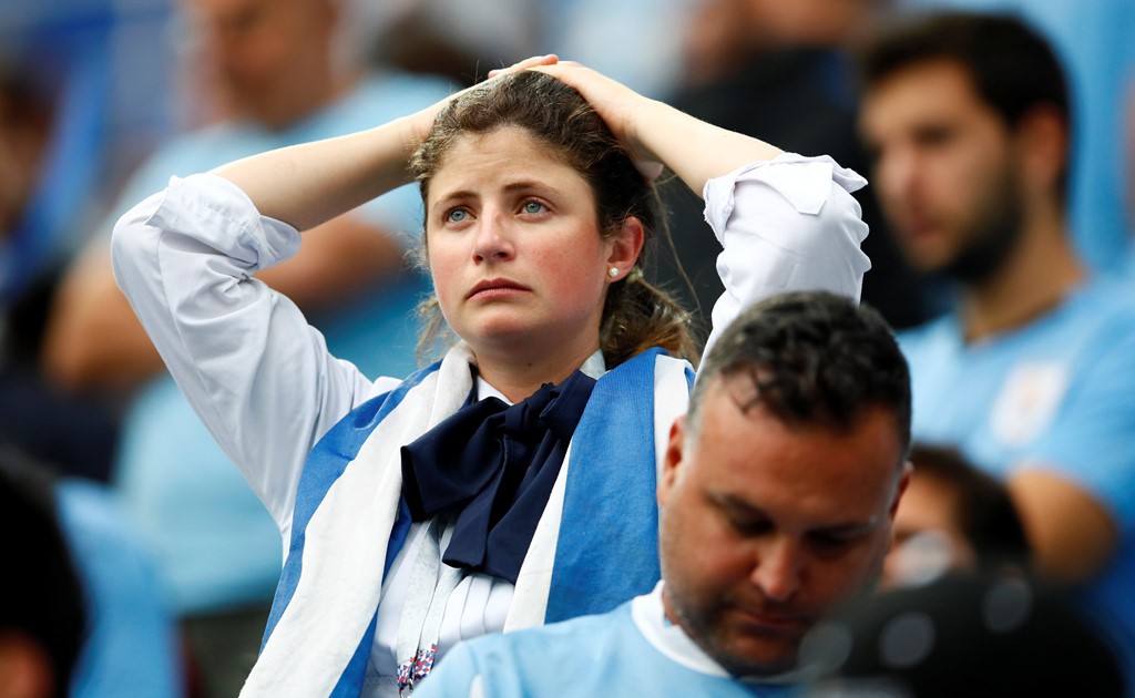 Trung vệ Uruguay bật khóc tuyệt vọng ngay khi trận đấu đang diễn ra - Ảnh 6.
