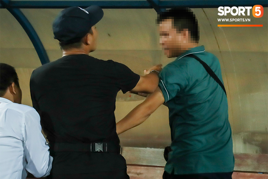 Phóng viên bị hành hung bảo vệ CĐV Nam Định, tố sự thiếu chuyên nghiệp của Ban tổ chức - Ảnh 3.