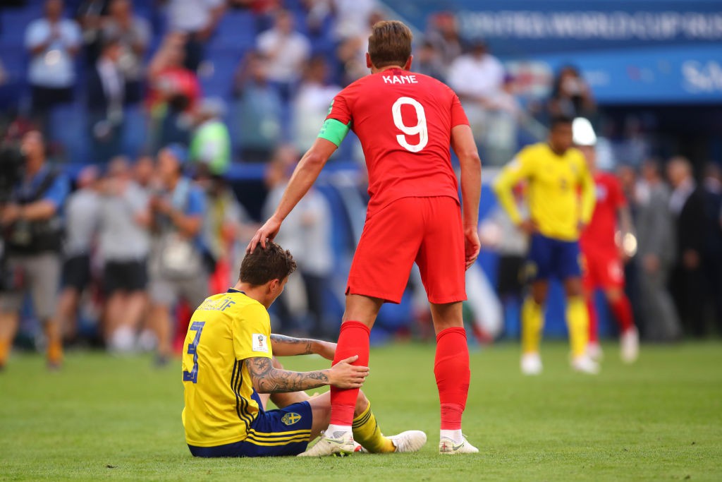 Cầu thủ Thụy Điển suy sụp, CĐV chết lặng trên khán đài sau trận thua Anh - Ảnh 10.