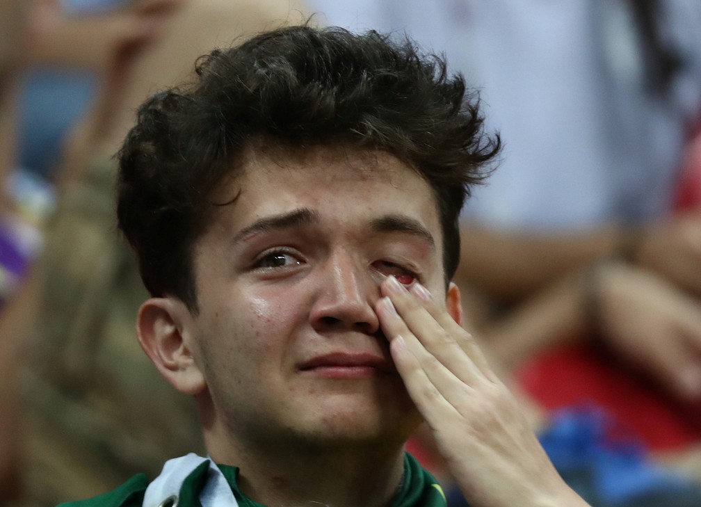 Cả đất nước Brazil chìm trong nước mắt sau thất bại của Neymar và các đồng đội - Ảnh 10.