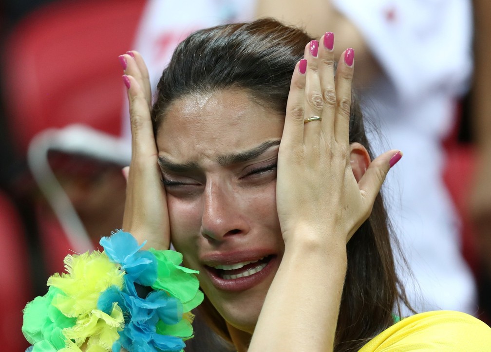 Cả đất nước Brazil chìm trong nước mắt sau thất bại của Neymar và các đồng đội - Ảnh 11.