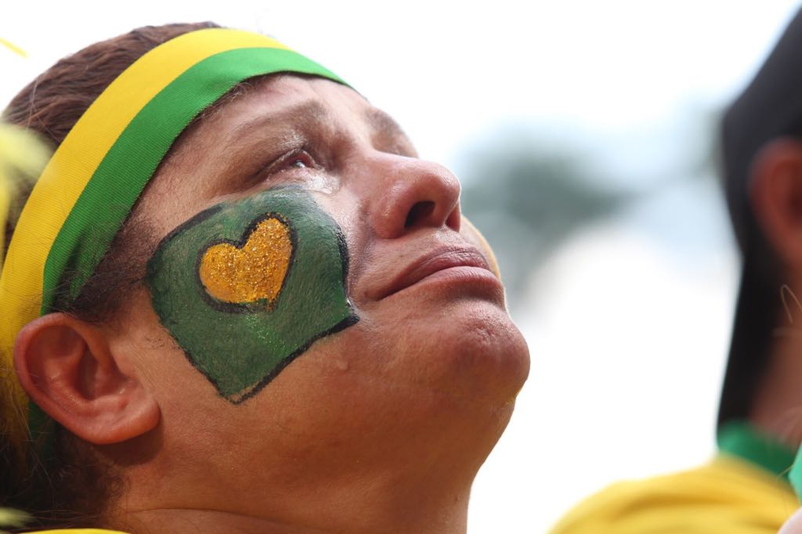 Cả đất nước Brazil chìm trong nước mắt sau thất bại của Neymar và các đồng đội - Ảnh 9.