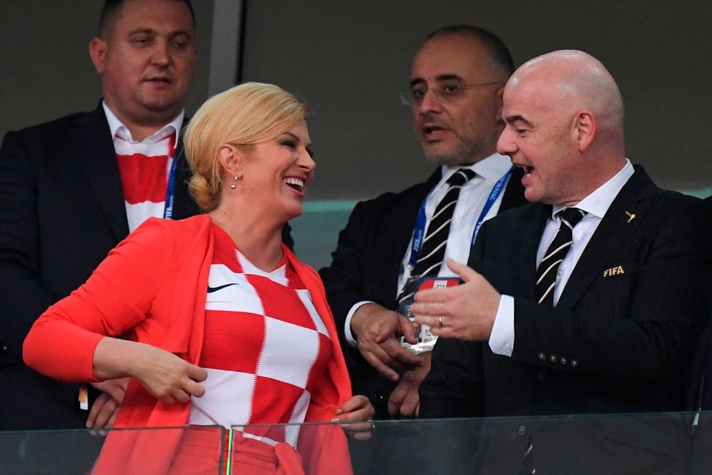 Nữ Tổng thống Croatia và những CĐV quyến rũ thắp sáng trận tứ kết cuối cùng của World Cup 2018 - Ảnh 4.