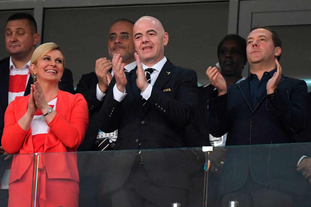 Nữ Tổng thống Croatia và những CĐV quyến rũ thắp sáng trận tứ kết cuối cùng của World Cup 2018 - Ảnh 3.