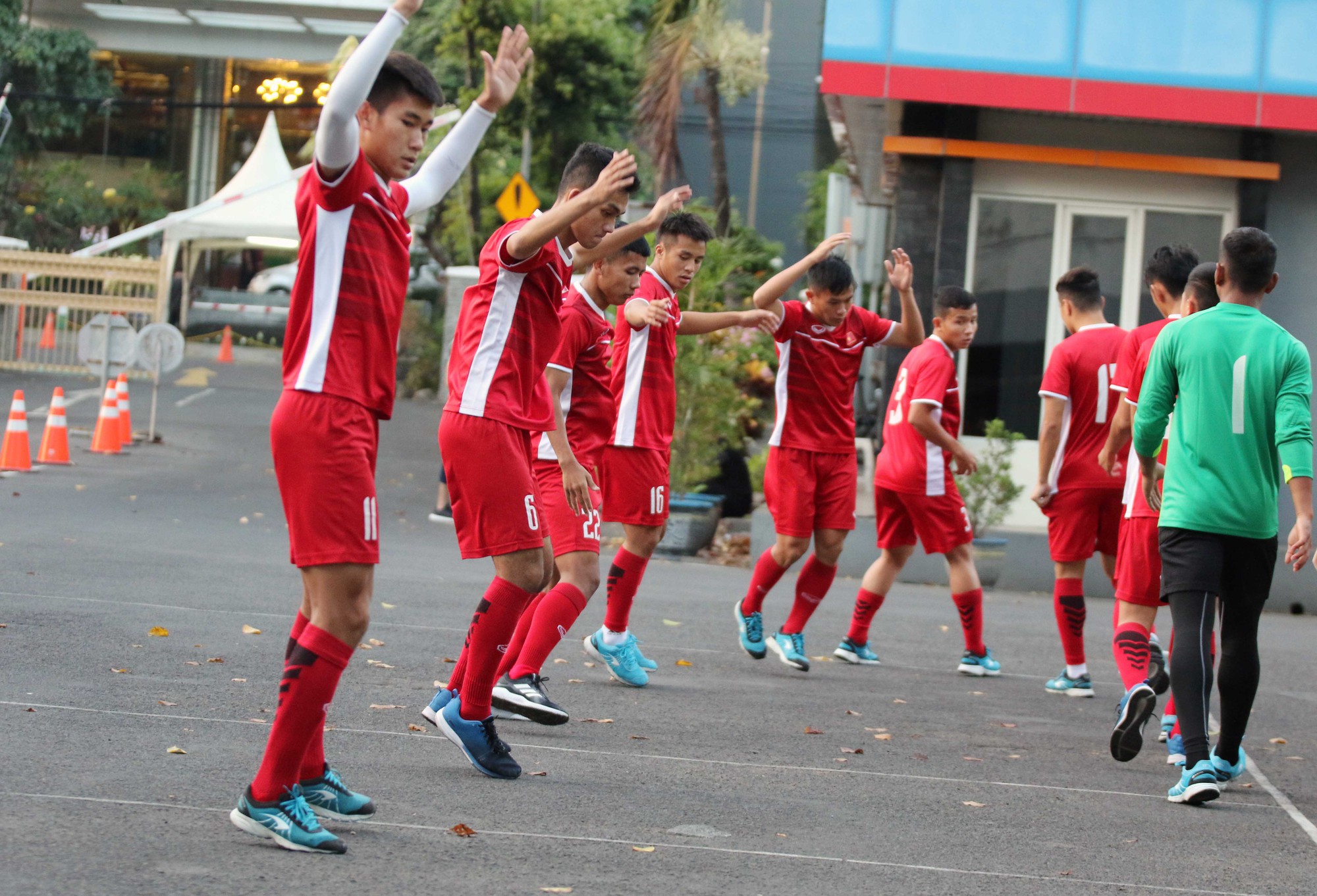 HLV Hoàng Anh Tuấn tuyên bố sẽ loại những tuyển thủ U19 thiếu khát vọng  - Ảnh 2.