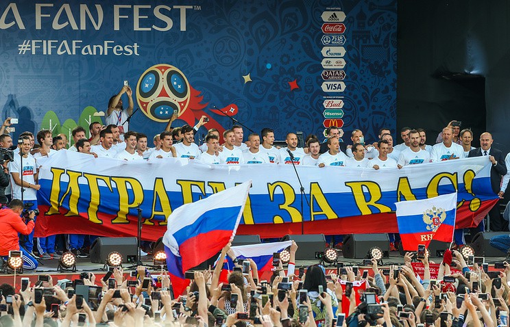 Hơn 20.000 CĐV tham dự lễ mừng công của ĐT Nga - Ảnh 5.