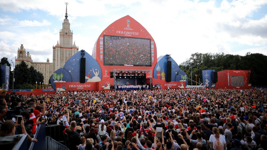 Hơn 20.000 CĐV tham dự lễ mừng công của ĐT Nga - Ảnh 3.