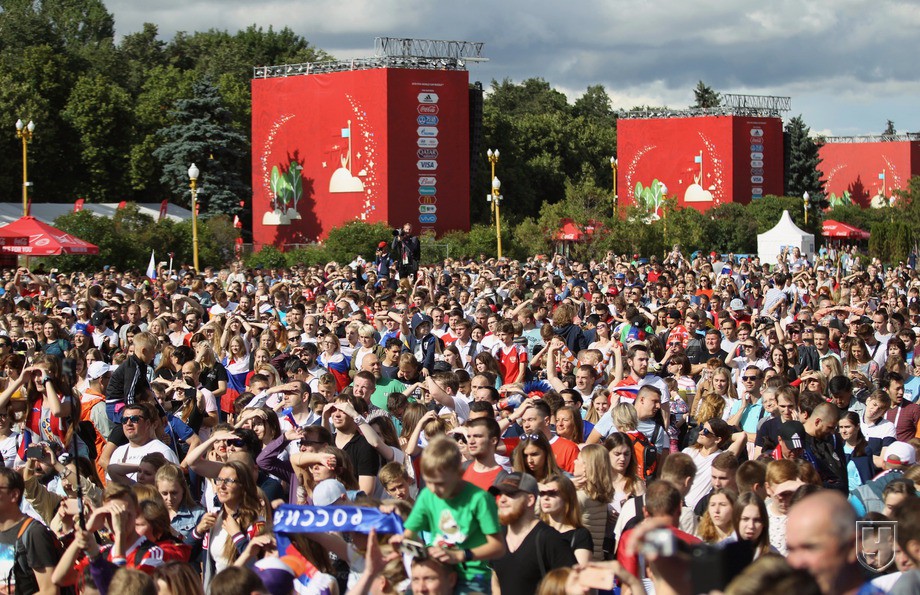 Hàng vạn fan tri ân tuyển Nga sau thành tích lịch sử tại World Cup 2018 - Ảnh 1.
