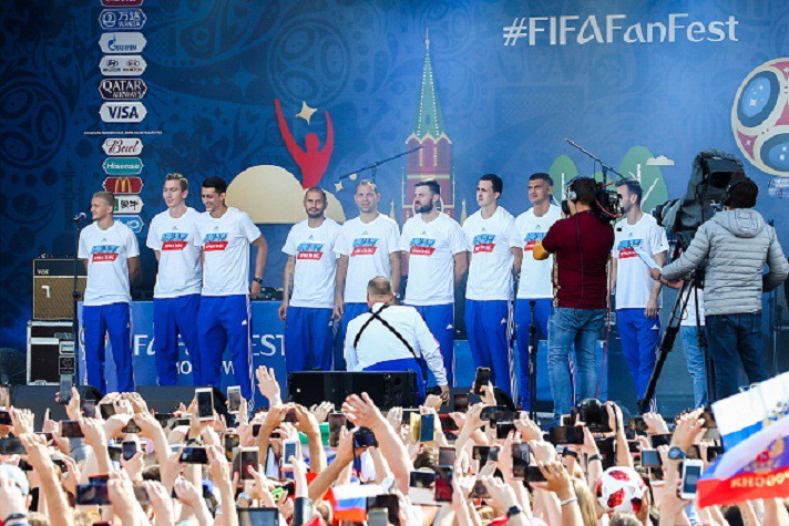 Hàng vạn fan tri ân tuyển Nga sau thành tích lịch sử tại World Cup 2018 - Ảnh 5.