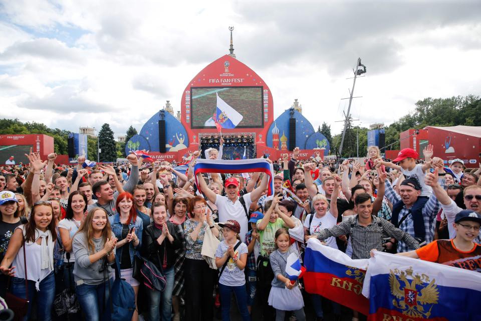 Hơn 20.000 CĐV tham dự lễ mừng công của ĐT Nga - Ảnh 4.