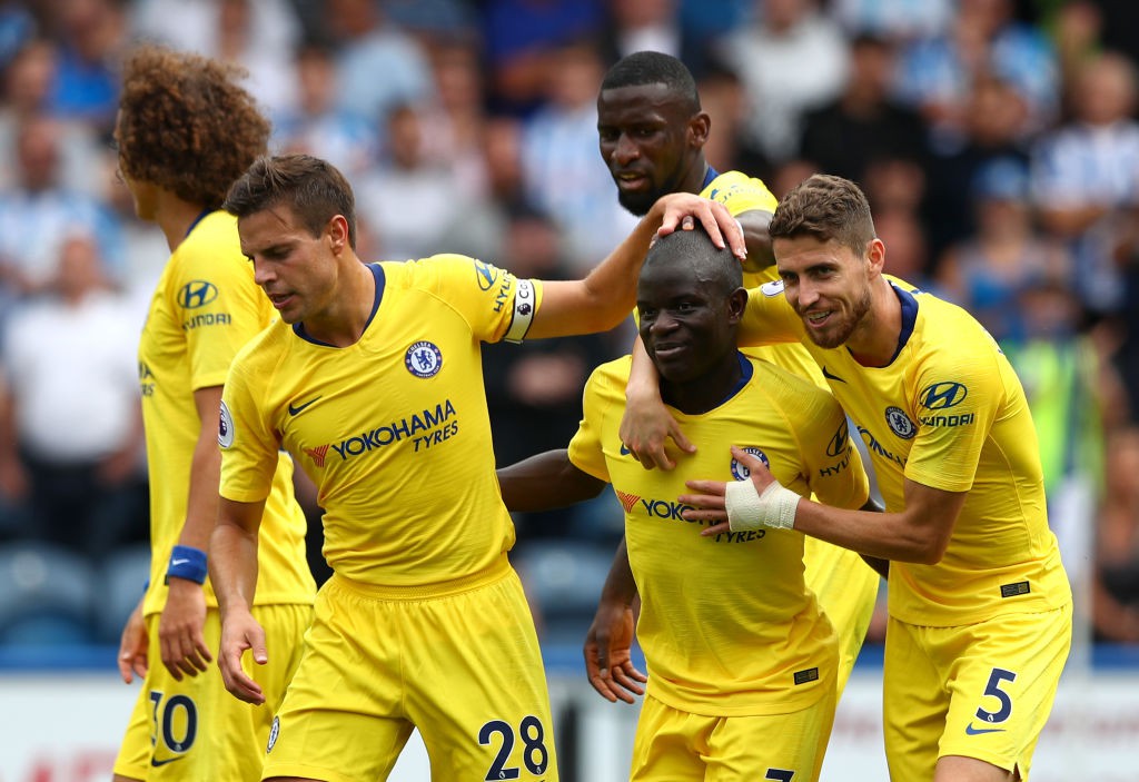 Huddersfield 0-3 Chelsea: The Blues tạm chiếm ngôi đầu sau chiến thắng đậm đà - Ảnh 1.