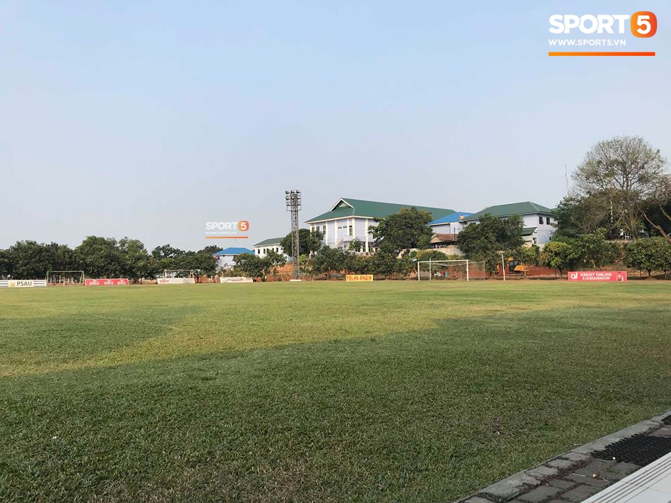 Sân tập Olympic Việt Nam nằm cạnh khu vực an ninh quân sự, phóng viên không được vào sân tác nghiệp - Ảnh 1.