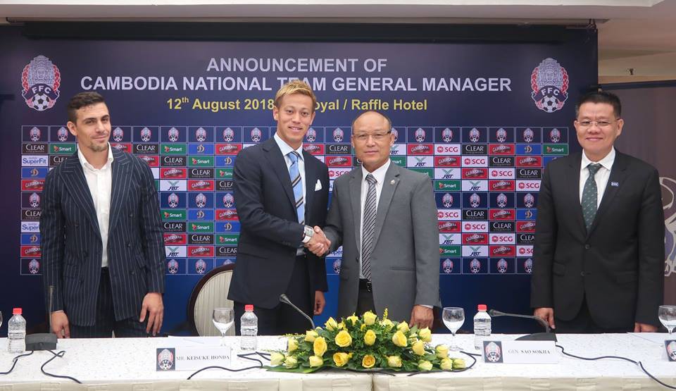 Có một không hai: Huyền thoại bóng đá Nhật Bản làm HLV kiêm giám đốc ĐT Campuchia dù vẫn còn thi đấu - Ảnh 1.
