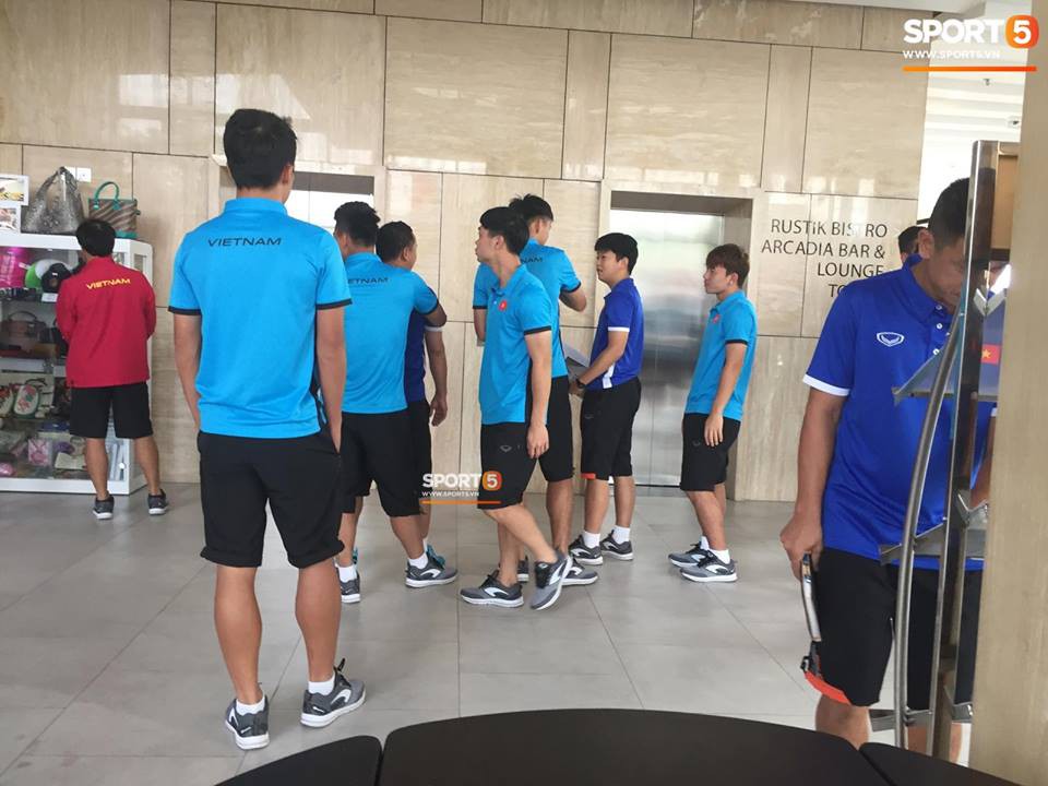 Bị chủ nhà làm khó, Olympic Việt Nam xin đổi sân tập  - Ảnh 2.