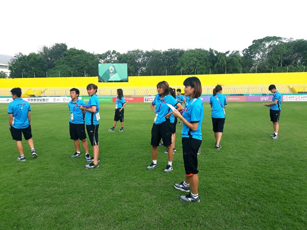 ĐT nữ Việt Nam hào hứng thăm sân đấu, chuẩn bị cho trận đầu tiên tại ASIAD 18 - Ảnh 2.