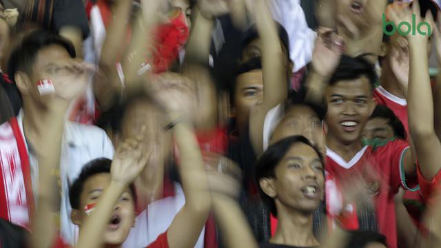 Hành động khó tin của các fans Indonesia với cầu thủ Palestine - Ảnh 2.