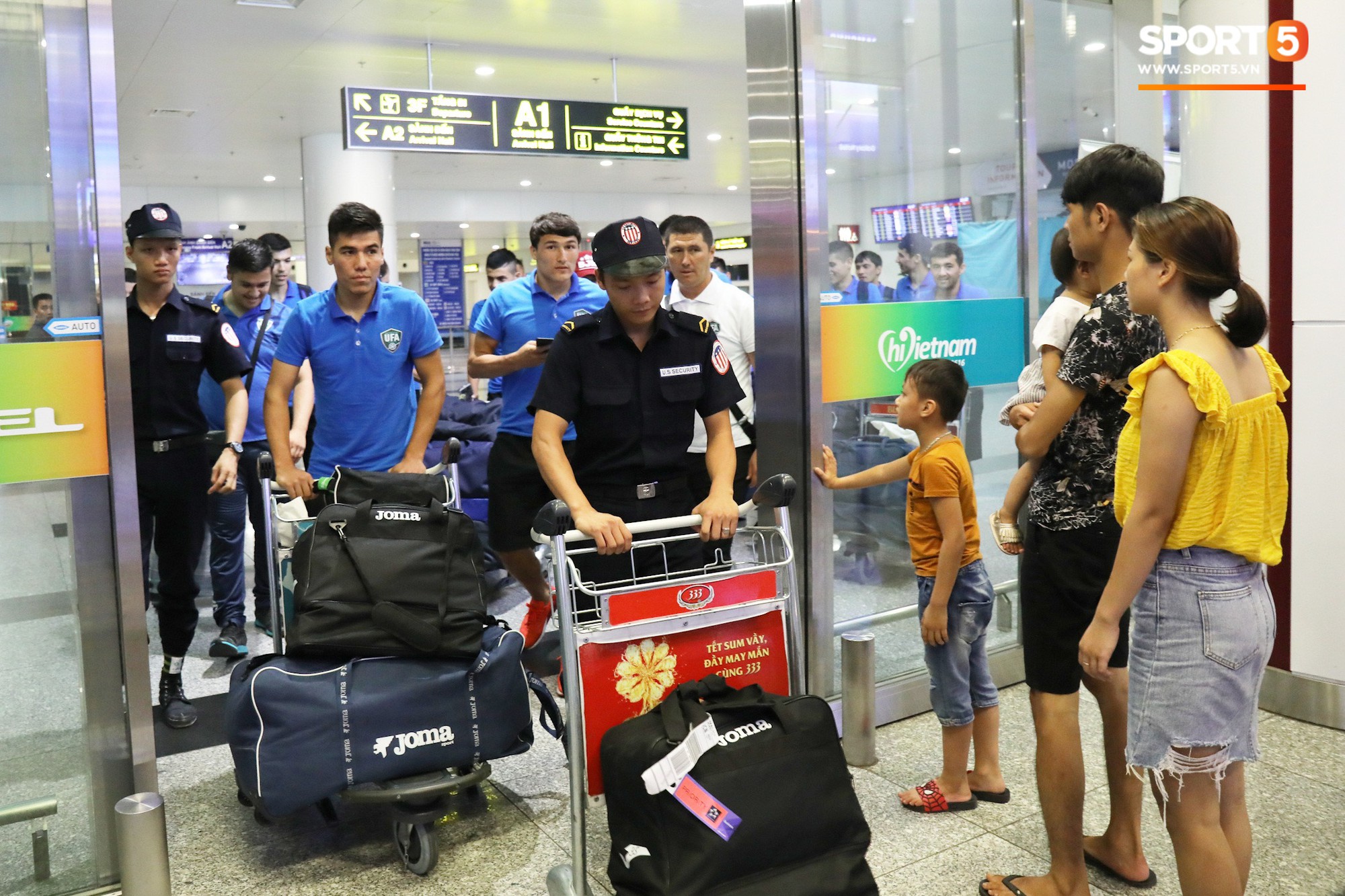 U23 Uzbekistan đã có mặt tại Hà Nội, sẵn sáng tái đấu với U23 Việt Nam  - Ảnh 2.