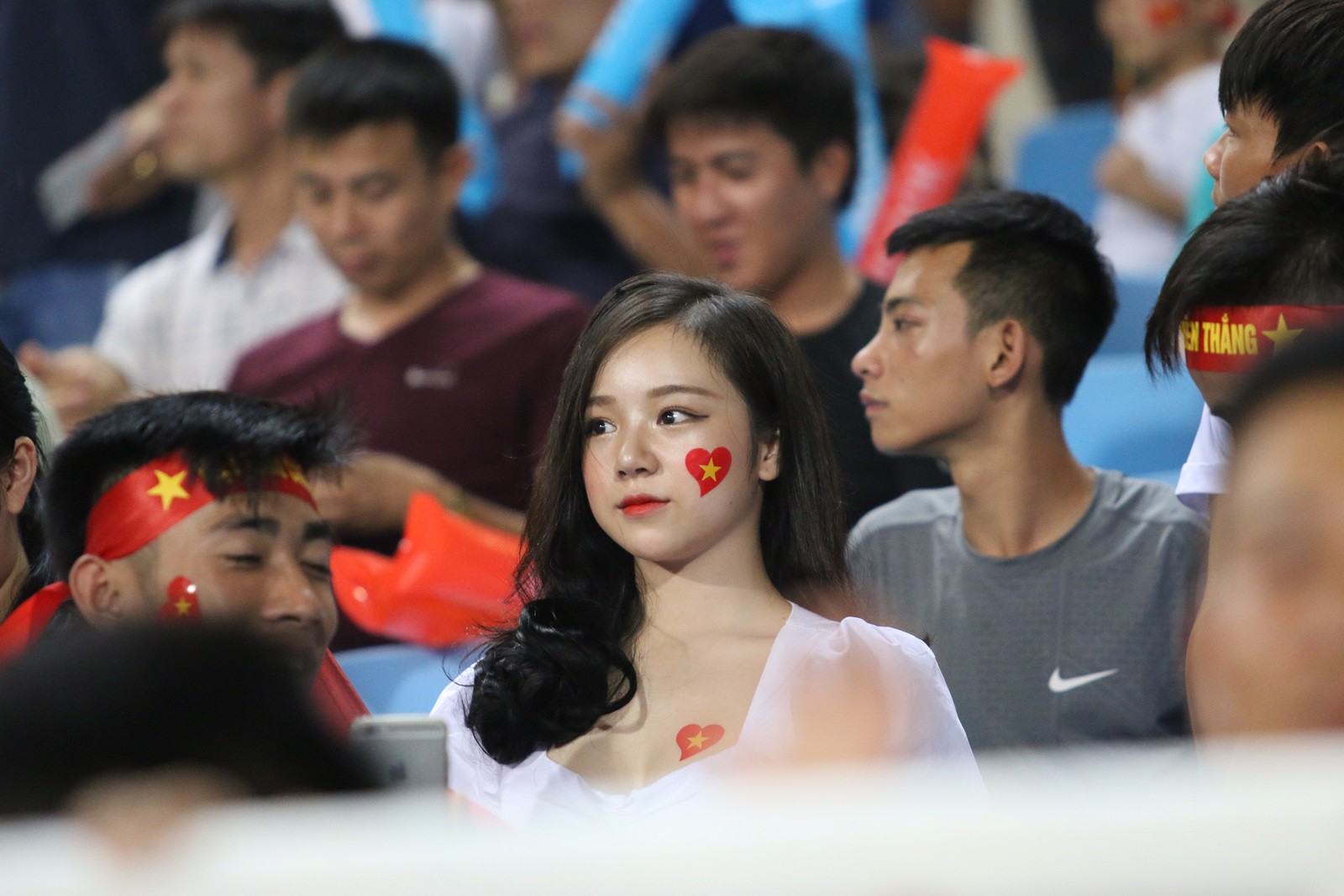 Những điều thú vị bạn có thể đã bỏ qua trên khán đài trong chiến thắng của U23 Việt Nam - Ảnh 7.