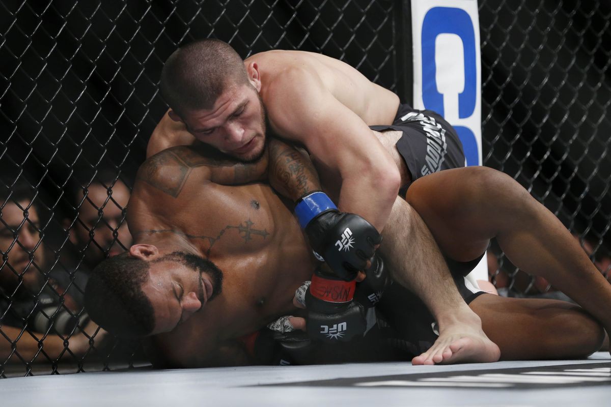 “Gã điên” Conor McGregor thượng đài cùng “đại bàng” bất bại Khabib Nurmagomedov trong trận đấu đắt giá nhất lịch sử MMA - Ảnh 2.