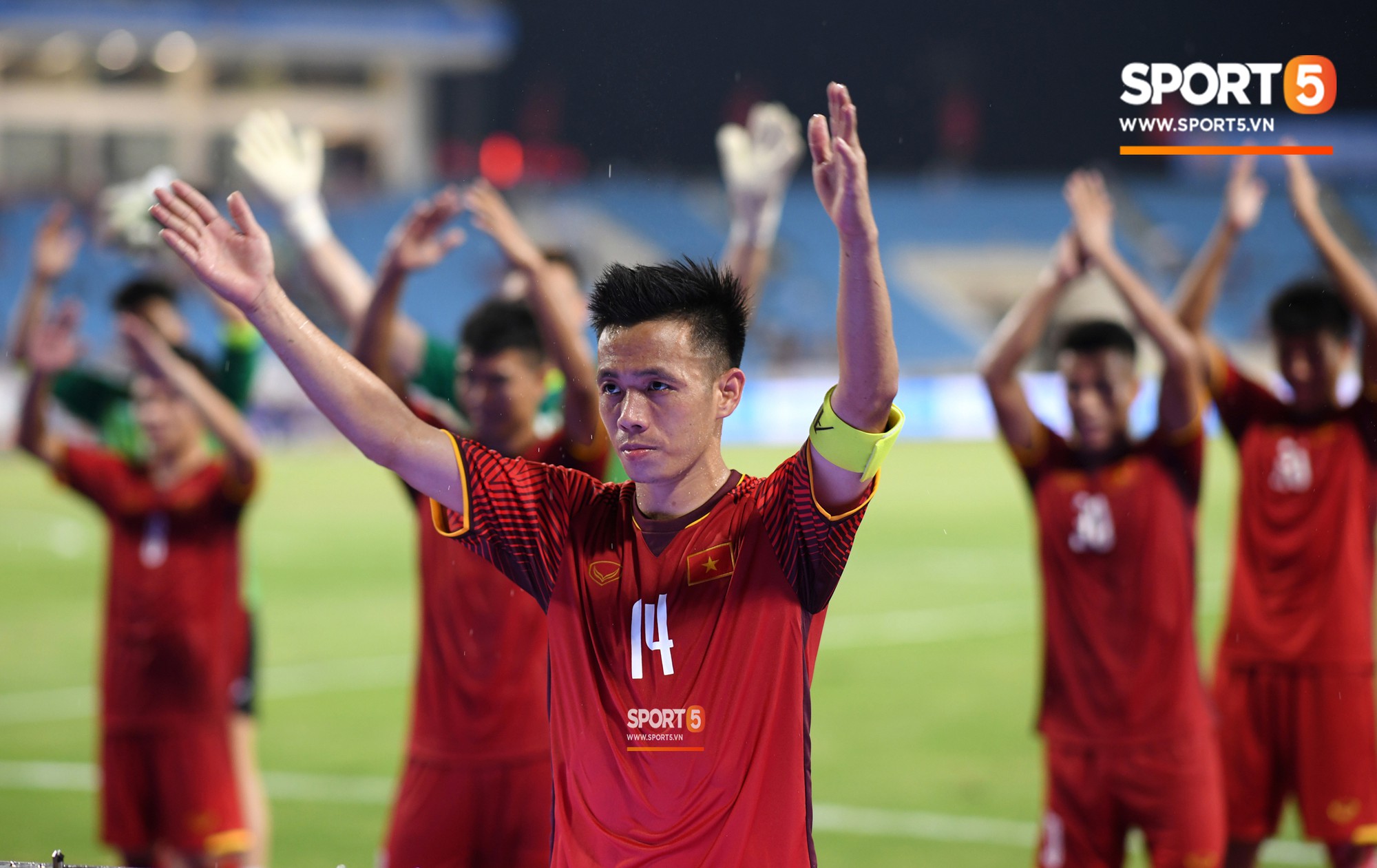 HLV Nguyễn Thành Vinh: Công Phượng thi đấu chững chạc, lối chơi U23 Việt Nam đa dạng hơn” - Ảnh 3.