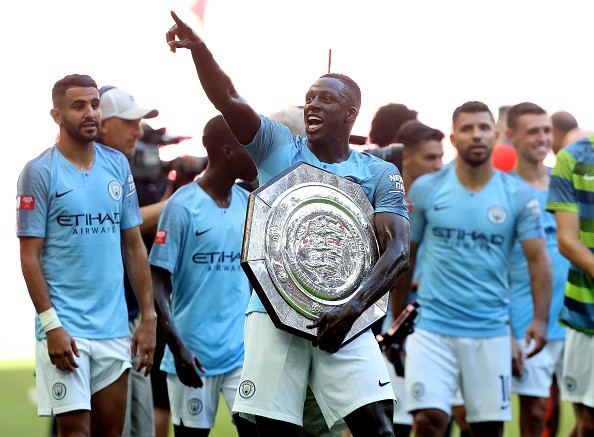 Manchester City ăn mừng danh hiệu đầu tiên trong mùa giải mới - Ảnh 5.