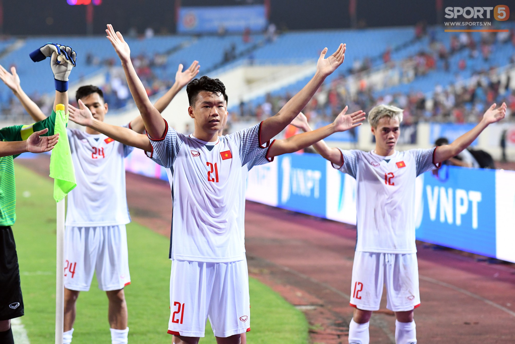 Cầu thủ U23 Việt Nam cảm ơn khán giả sau khi vô địch sớm Cup Tứ Hùng - Ảnh 6.