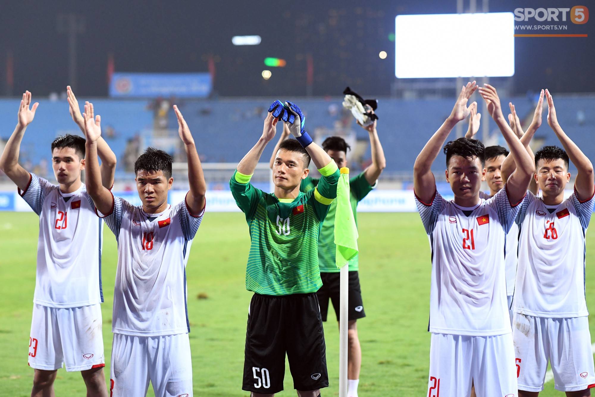 Cầu thủ U23 Việt Nam cảm ơn khán giả sau khi vô địch sớm Cup Tứ Hùng - Ảnh 8.