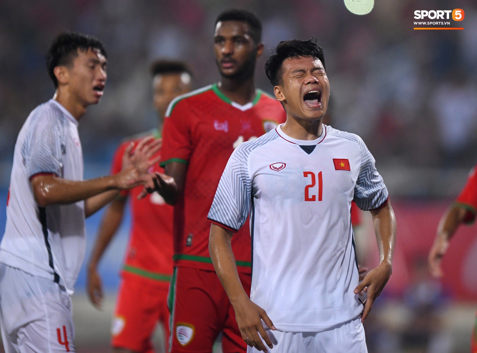 Những khoảnh khắc tiếc nuối sau hàng tá cơ hội bị bỏ lỡ của U23 Việt Nam - Ảnh 5.
