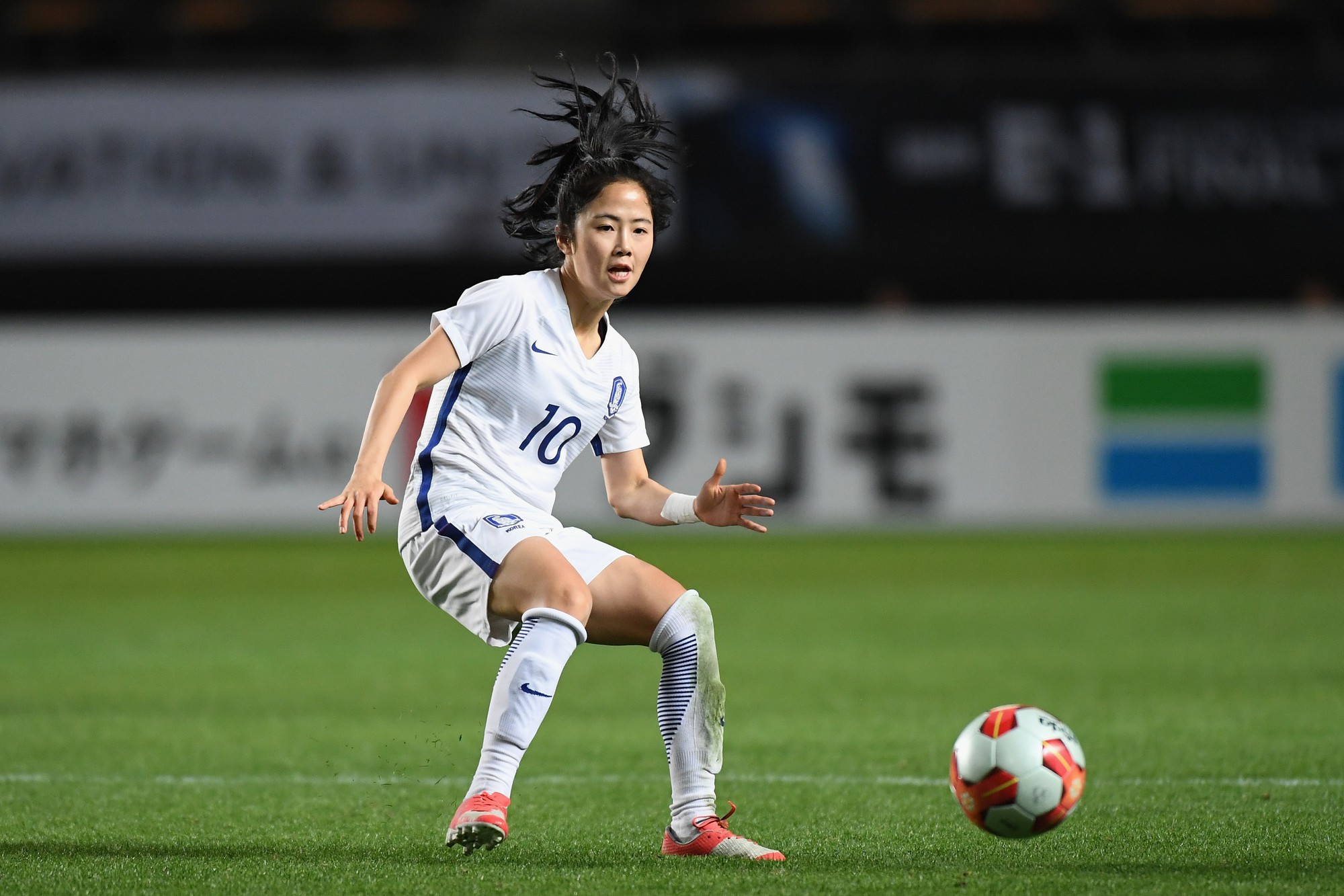 Nhan sắc xinh đẹp của nữ tiền vệ Hàn Quốc dự ASIAD 2018 - Ảnh 1.